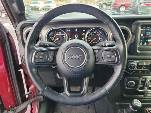 Used 2021 Jeep Gladiator Willys image 21