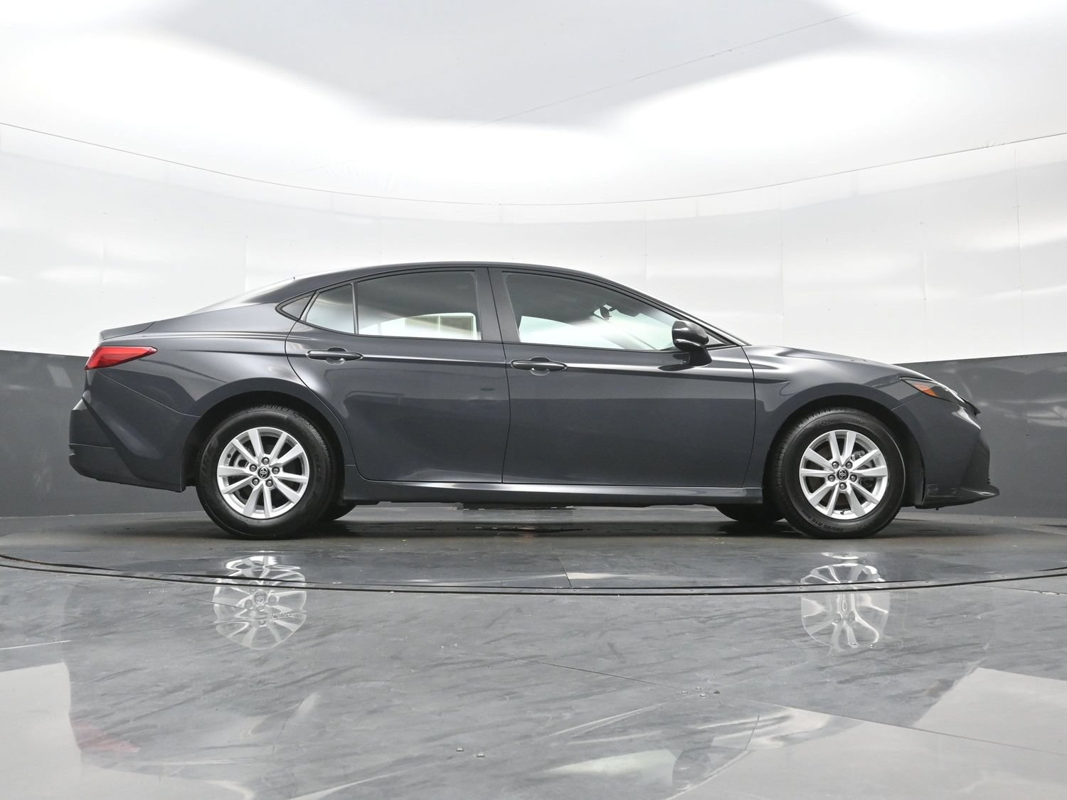 Used 2025 Toyota Camry LE FWD image 33