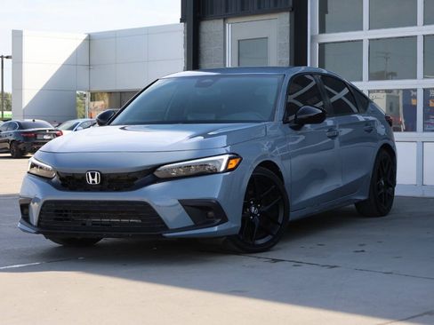 Used 2023 Honda Civic Sport image 3
