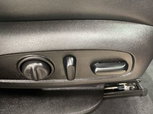 Used 2020 Chevrolet Equinox Premier AWD/4WD image 23