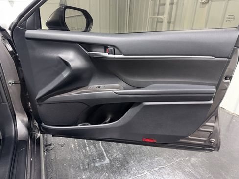 Used 2023 Toyota Camry SE FWD image 11