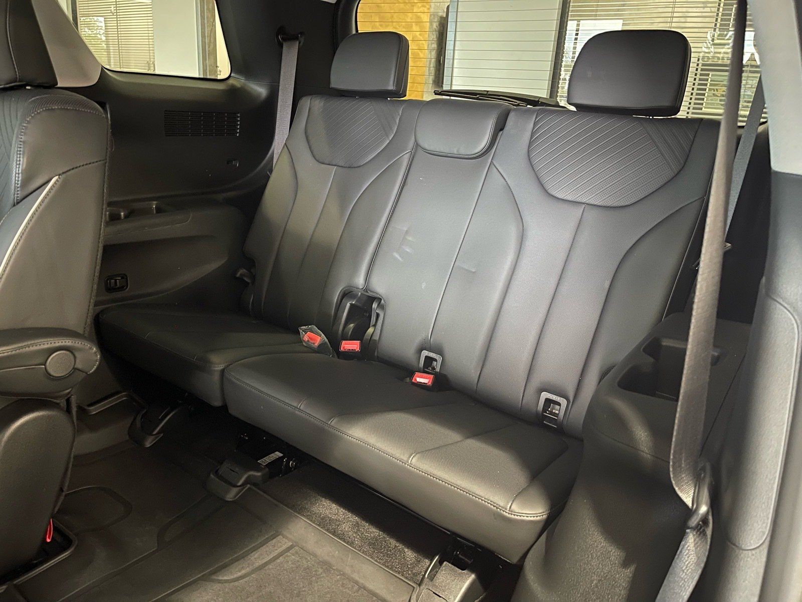 Used 2025 Hyundai Palisade SEL FWD image 34