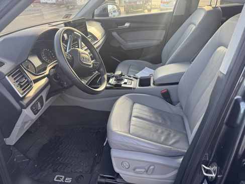 Used 2022 Audi Q5 2.0T Premium w/ Convenience Package image 6
