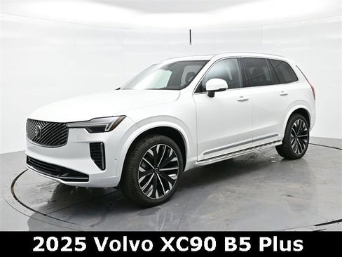 Used 2025 Volvo XC90 B5 Plus w/ Protection Package Premier image 4