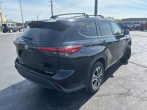 Used 2022 Toyota Highlander XLE image 7