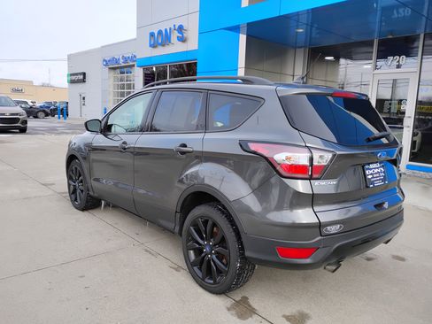 Used 2018 Ford Escape SE w/ Ford Safe & Smart Package image 2