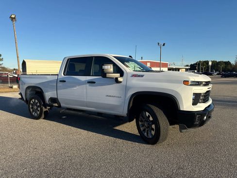 Used 2024 Chevrolet Silverado 2500 Custom w/ Z71 Off-Road Package image 8