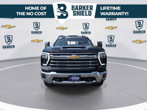 Used 2025 Chevrolet Silverado 2500 LTZ w/ LTZ Premium Package AWD/4WD image 3