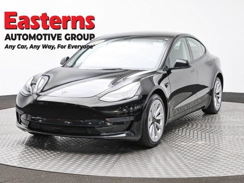 Used 2023 Tesla Model 3 Standard Range image 1