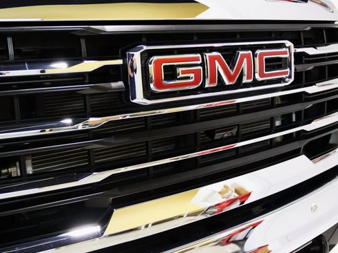 Used 2025 GMC Sierra 3500 SLT w/ SLT Premium Package image 34