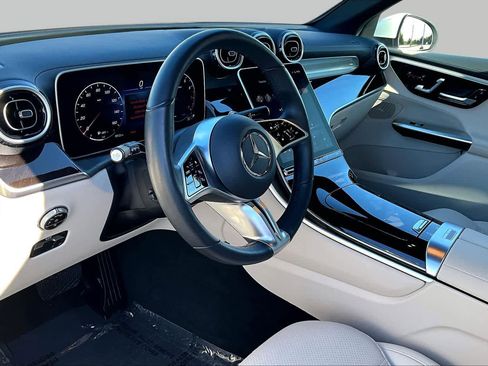 Used 2024 Mercedes-Benz GLC 300 4MATIC image 17