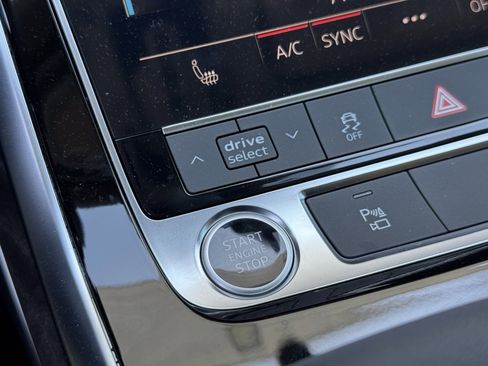 Used 2025 Audi Q7 3.0T Premium w/ Convenience Package image 29