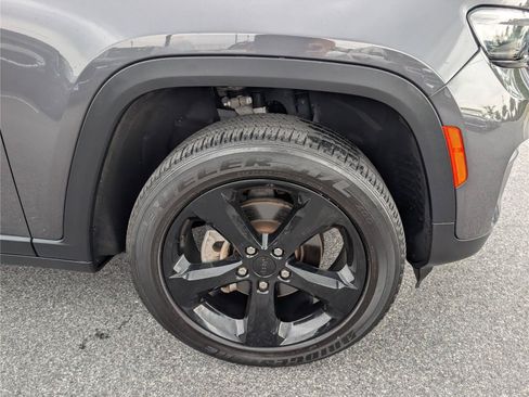 Used 2023 Jeep Grand Cherokee Altitude AWD/4WD image 9