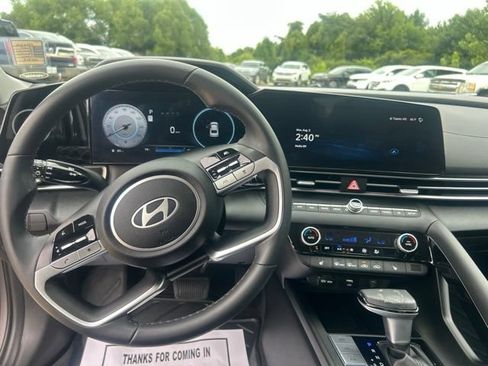 Used 2024 Hyundai Elantra Limited FWD image 16