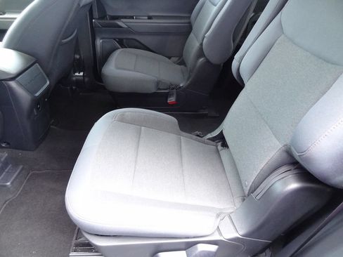 Used 2026 Ford Explorer Active AWD/4WD image 8