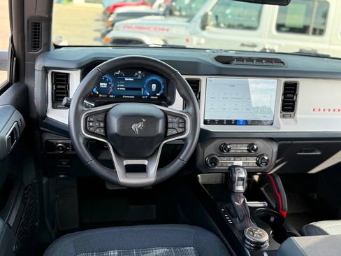 Used 2025 Ford Bronco Heritage Edition AWD/4WD image 6