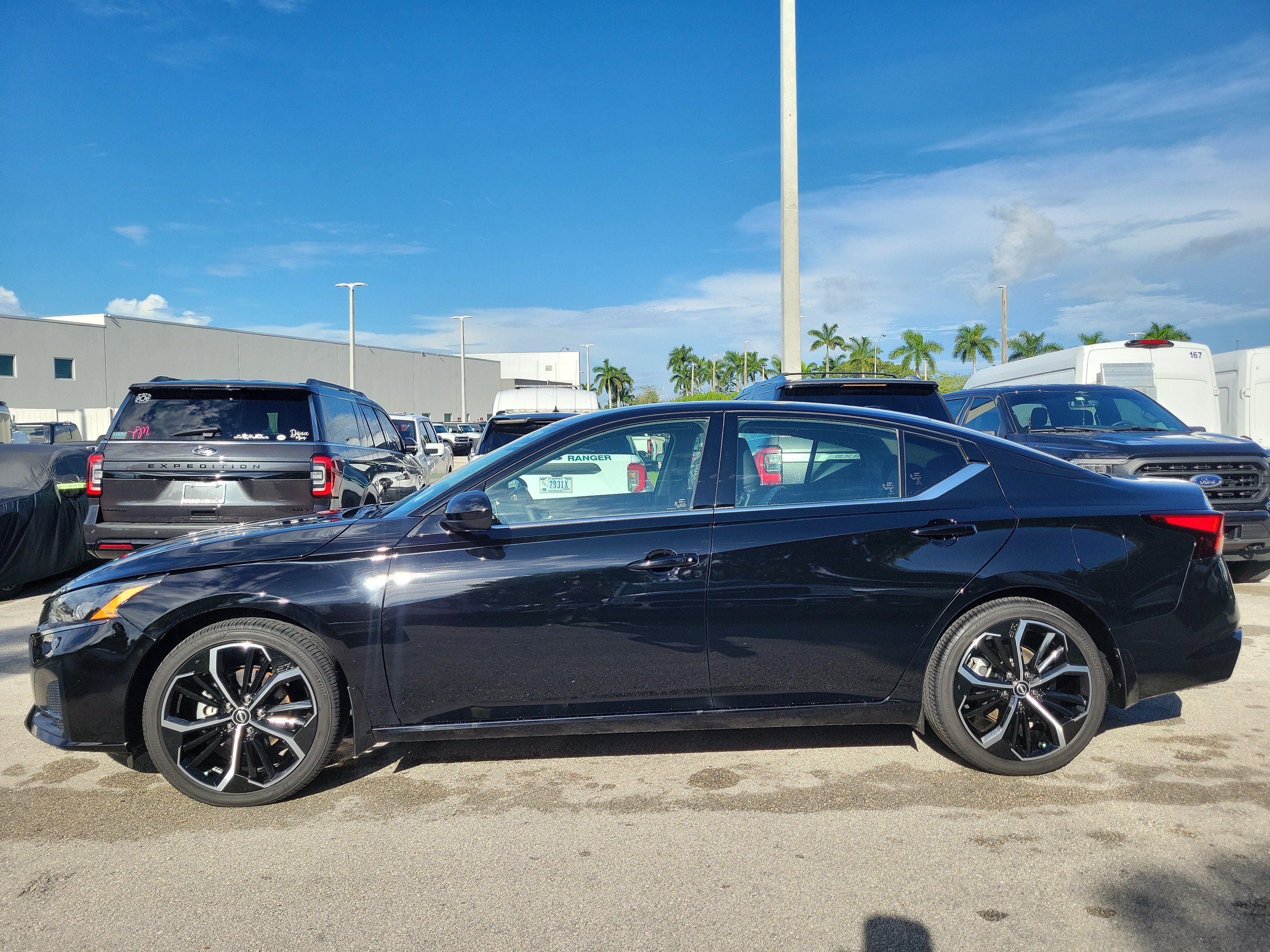Used 2024 Nissan Altima 2.5 SR FWD image 8