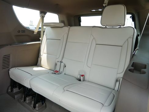 New 2026 GMC Yukon XL Denali w/ Denali Reserve Package AWD/4WD image 8