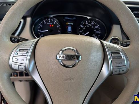 Used 2015 Nissan Rogue SV w/ SV Premium Package image 31