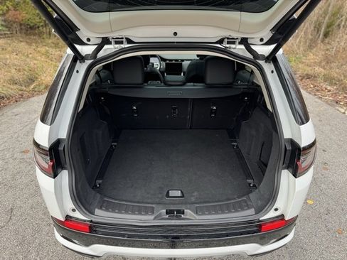 New 2025 Land Rover Discovery Sport S image 7