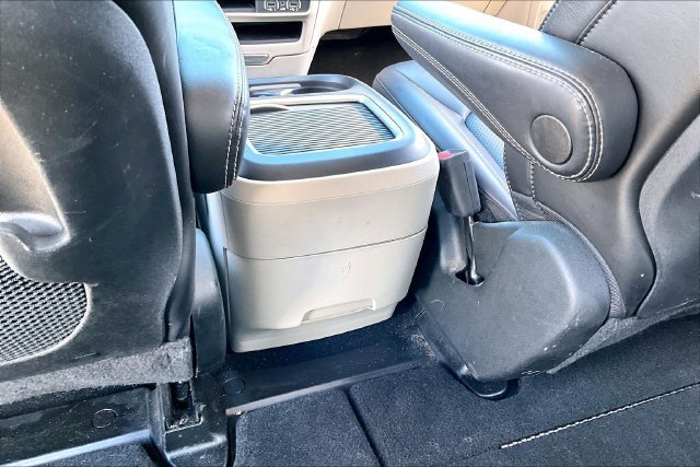 Used 2023 Chrysler Pacifica Touring-L FWD image 10