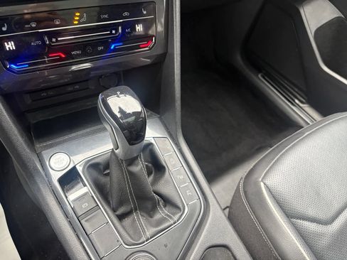 Used 2022 Volkswagen Tiguan SEL R-Line AWD/4WD image 15