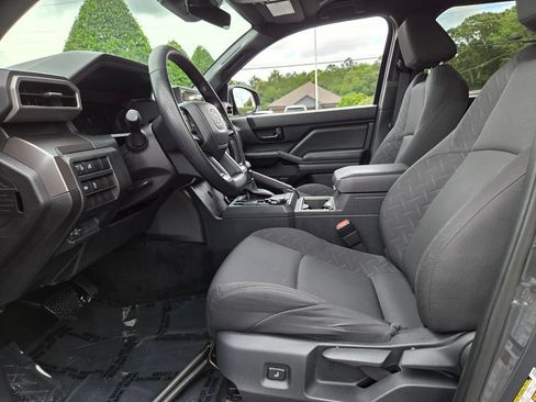 Used 2025 Toyota Tacoma SR5 AWD/4WD image 5