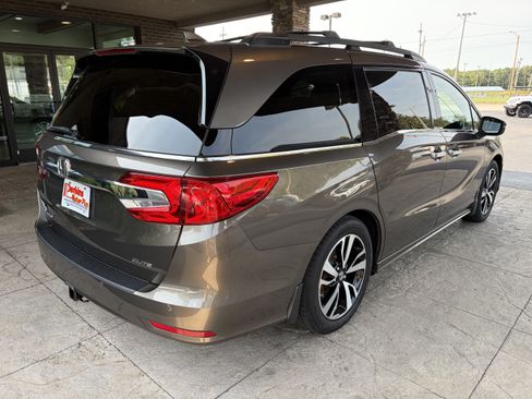 Used 2018 Honda Odyssey Elite image 3