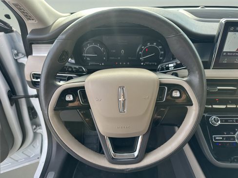 Used 2022 Lincoln Corsair AWD w/ Premium Package image 12