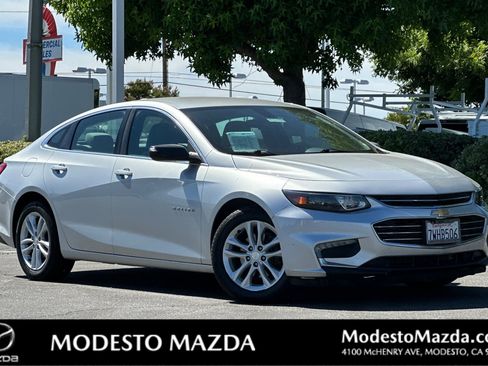 Used 2017 Chevrolet Malibu LT FWD image 1