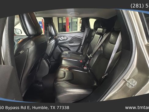 Used 2020 Jeep Cherokee Trailhawk w/ Cold Weather Group AWD/4WD image 15