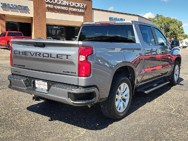 Used 2021 Chevrolet Silverado 1500 Custom w/ LPO, Blackout Package RWD image 4