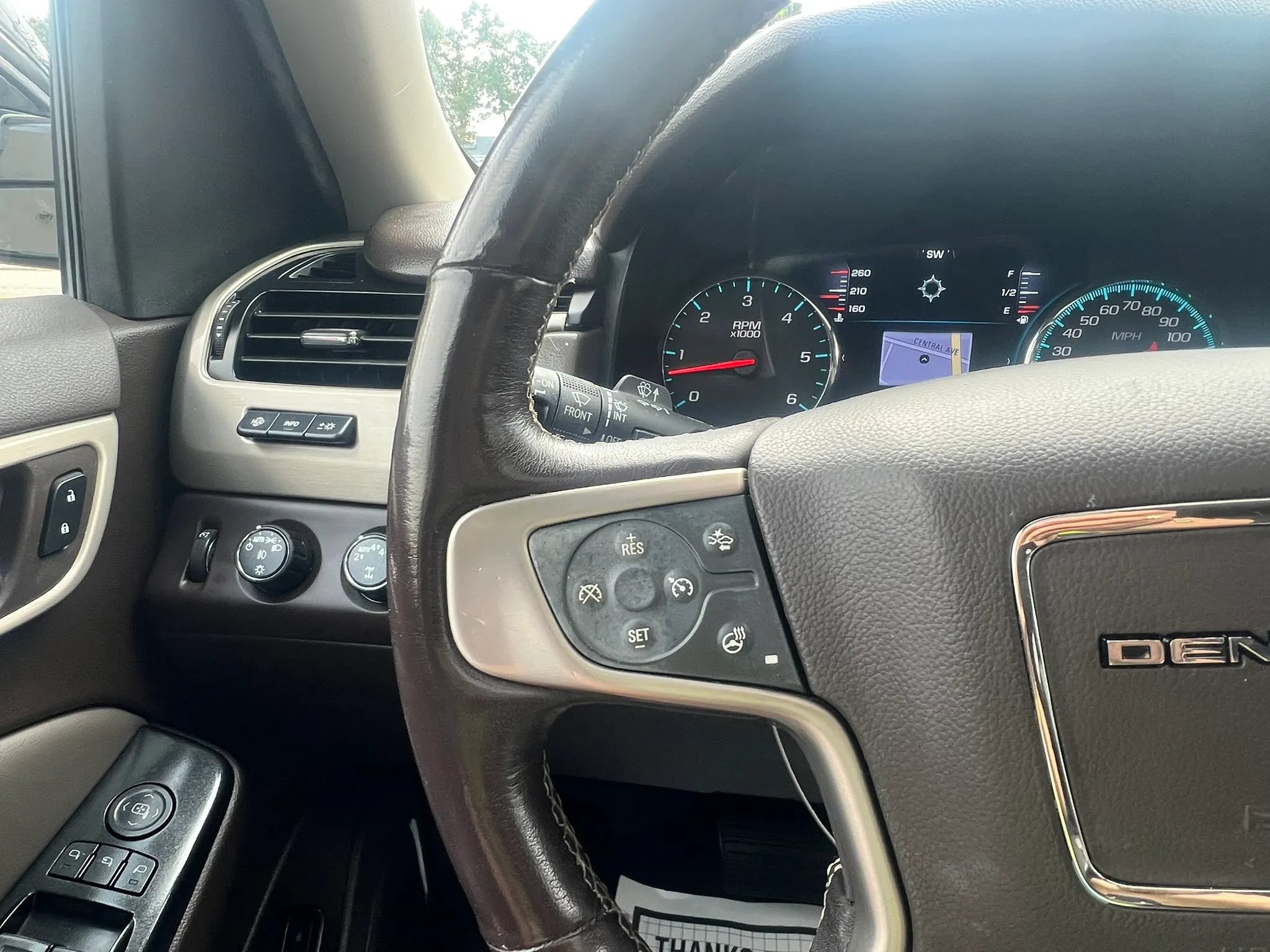 Used 2020 GMC Yukon Denali w/ Denali Premium Package AWD/4WD image 21