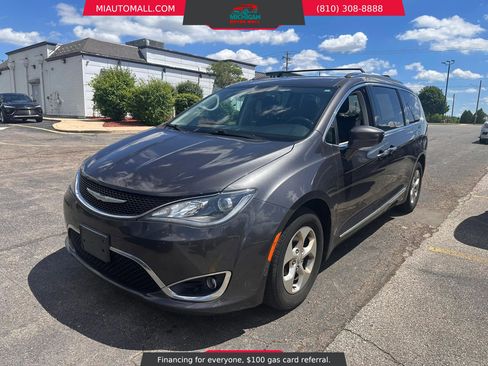 Used 2017 Chrysler Pacifica Touring-L Plus FWD image 1