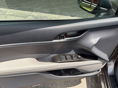 Used 2023 Toyota Camry XLE FWD image 6