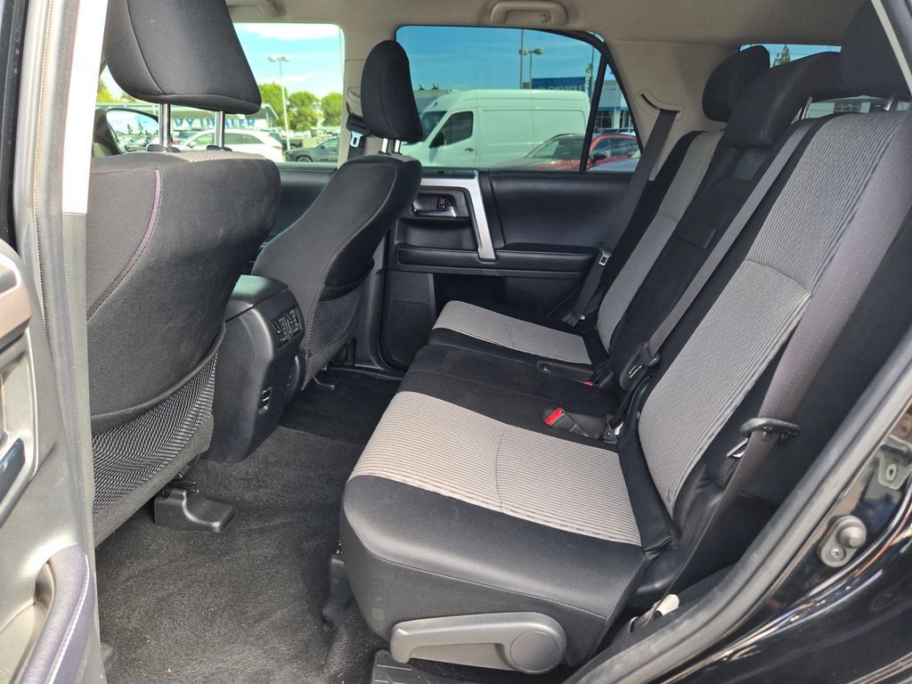 Used 2018 Toyota 4Runner SR5 AWD/4WD image 13