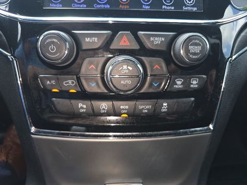Used 2020 Jeep Grand Cherokee Limited AWD/4WD image 20