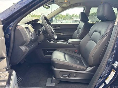 Used 2025 Nissan Pathfinder SL AWD/4WD image 10