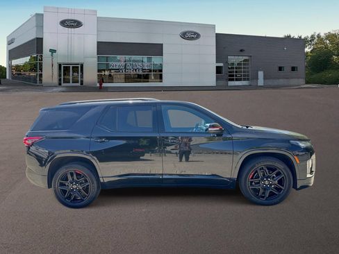 Used 2022 Chevrolet Traverse Premier w/ Redline Edition AWD/4WD image 12