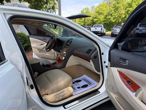 Used 2010 Lexus ES 350 FWD image 16