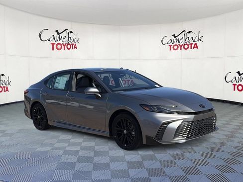 New 2026 Toyota Camry Hybrid FWD image 3