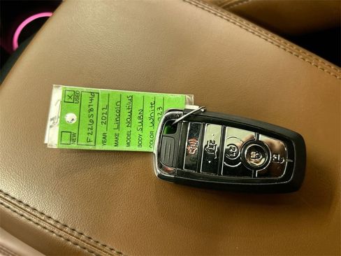 Used 2022 Lincoln Nautilus Reserve w/ Equipment Group 202A image 12