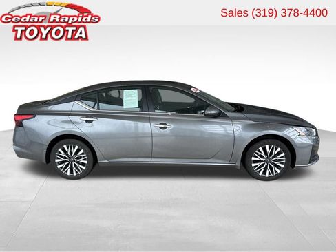 Used 2024 Nissan Altima 2.5 SV w/ SV Premium Package AWD/4WD image 7