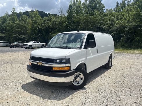 Used 2025 Chevrolet Express 2500 w/ Driver Convenience Package RWD image 2