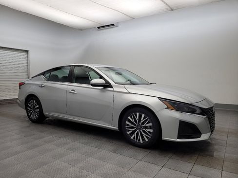 Used 2023 Nissan Altima 2.5 SV image 11