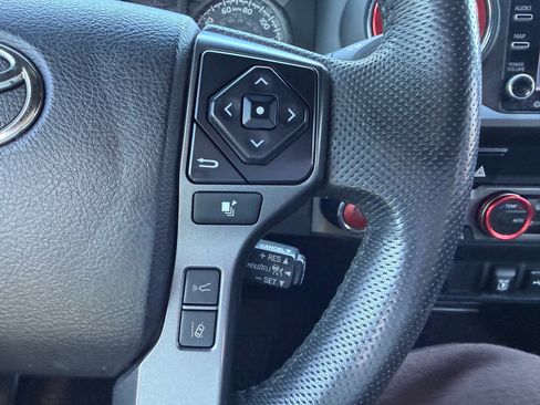 Used 2022 Toyota Tacoma TRD Off-Road image 21