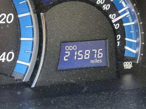 Used 2012 Toyota Camry LE image 9