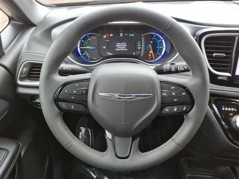 Used 2022 Chrysler Pacifica Touring-L w/ S Appearance Package image 22