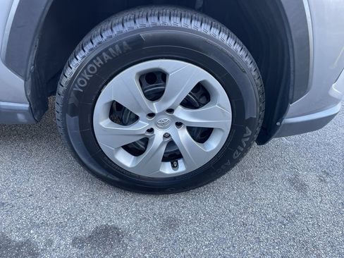 Certified 2019 Toyota RAV4 LE w/ Carpet Mat Package AWD/4WD image 11