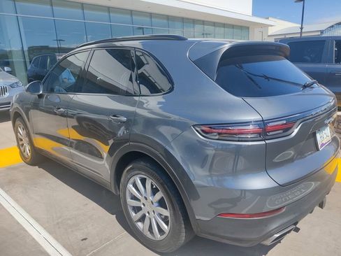 Used 2022 Porsche Cayenne AWD/4WD image 5
